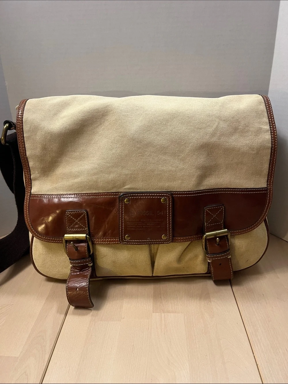FOSSIL Tan Canvas w/ Brown Leather Trim & Brown Strap Messenger Bag Commuter Bag